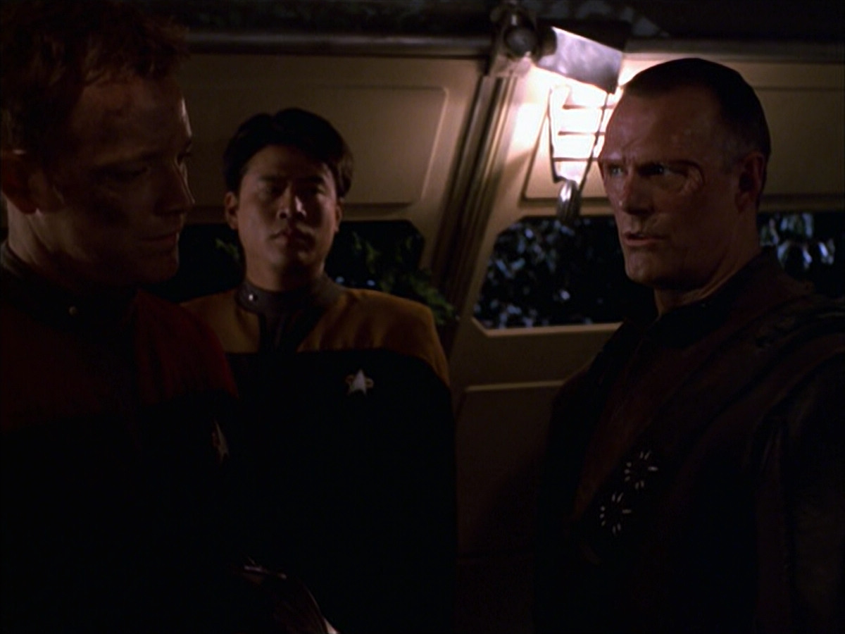 extant_StarTrek_VOY_6x14-Memorial_01531.jpg