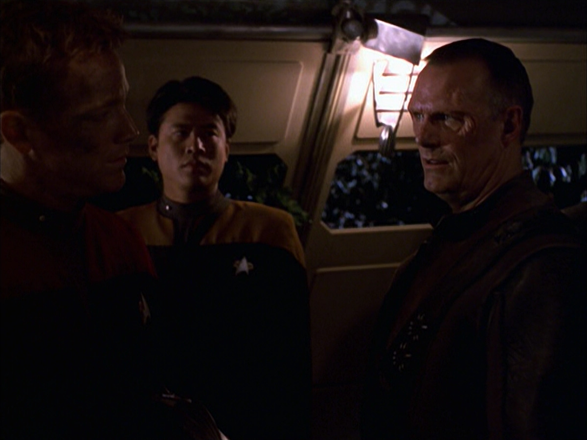 extant_StarTrek_VOY_6x14-Memorial_01532.jpg