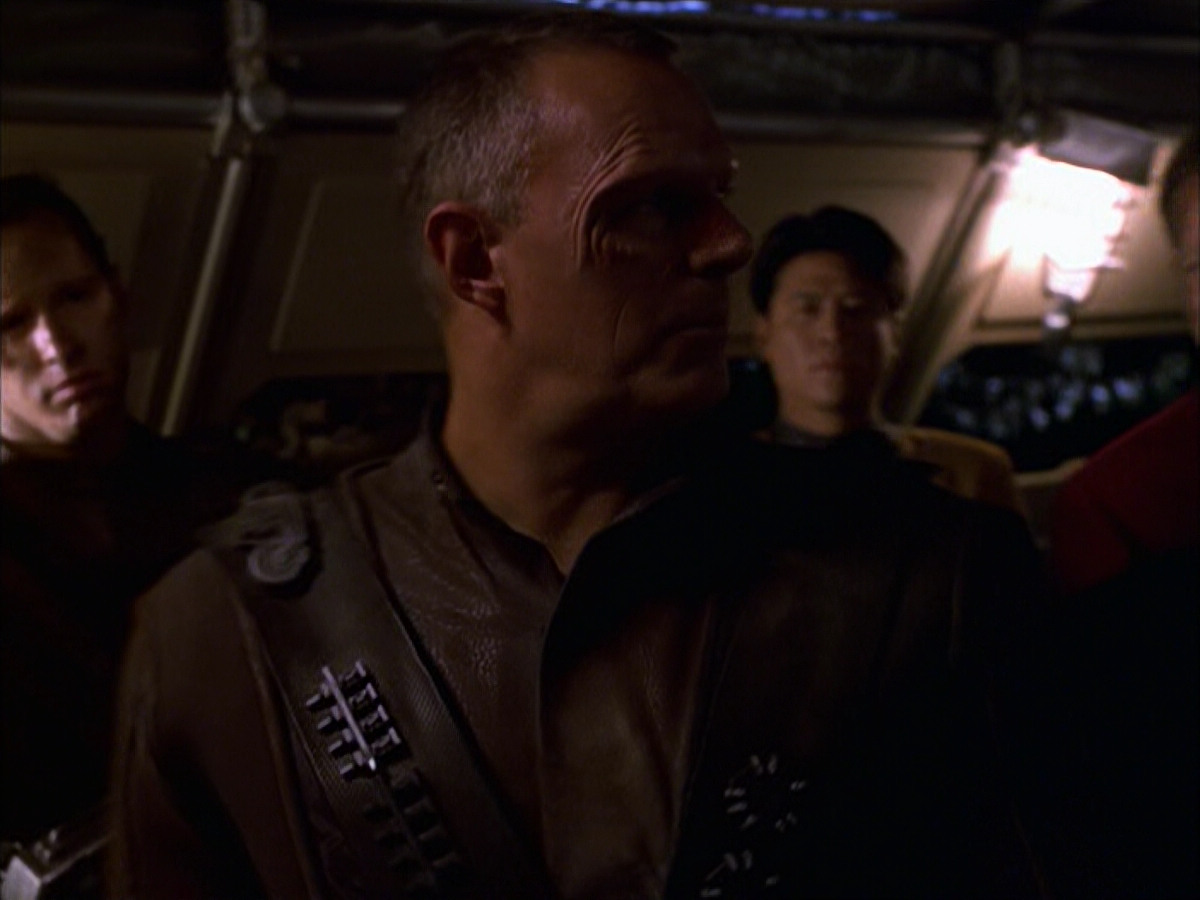 extant_StarTrek_VOY_6x14-Memorial_01539.jpg