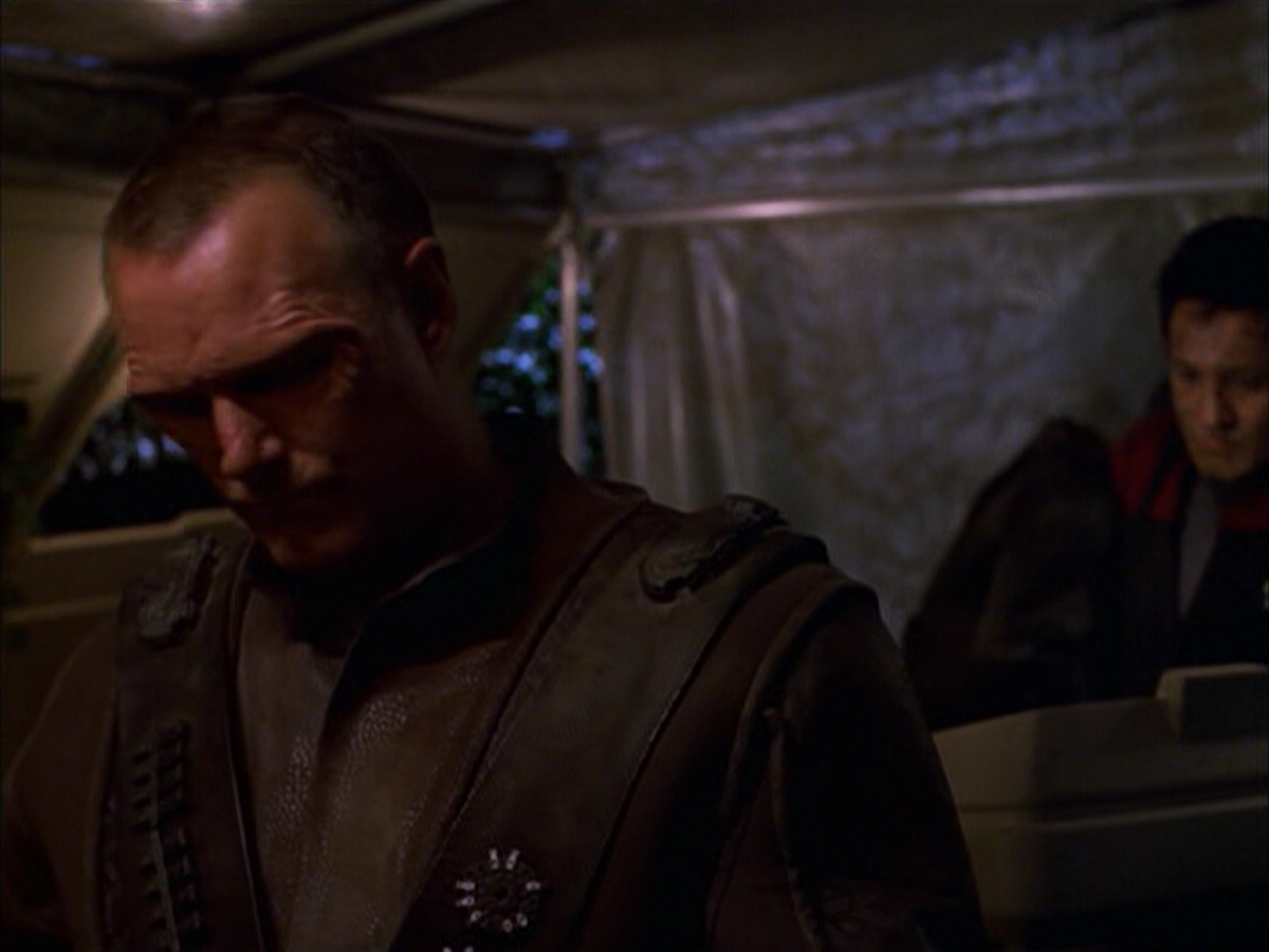 extant_StarTrek_VOY_6x14-Memorial_01549.jpg