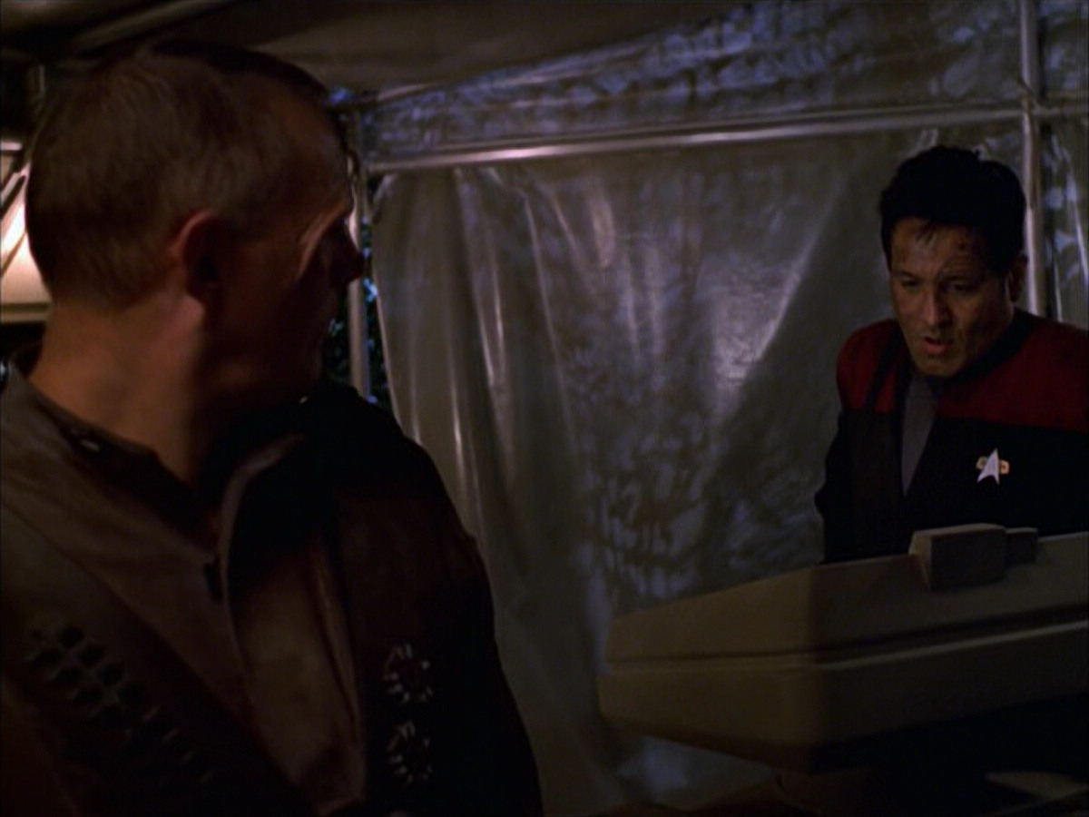 extant_StarTrek_VOY_6x14-Memorial_01551.jpg
