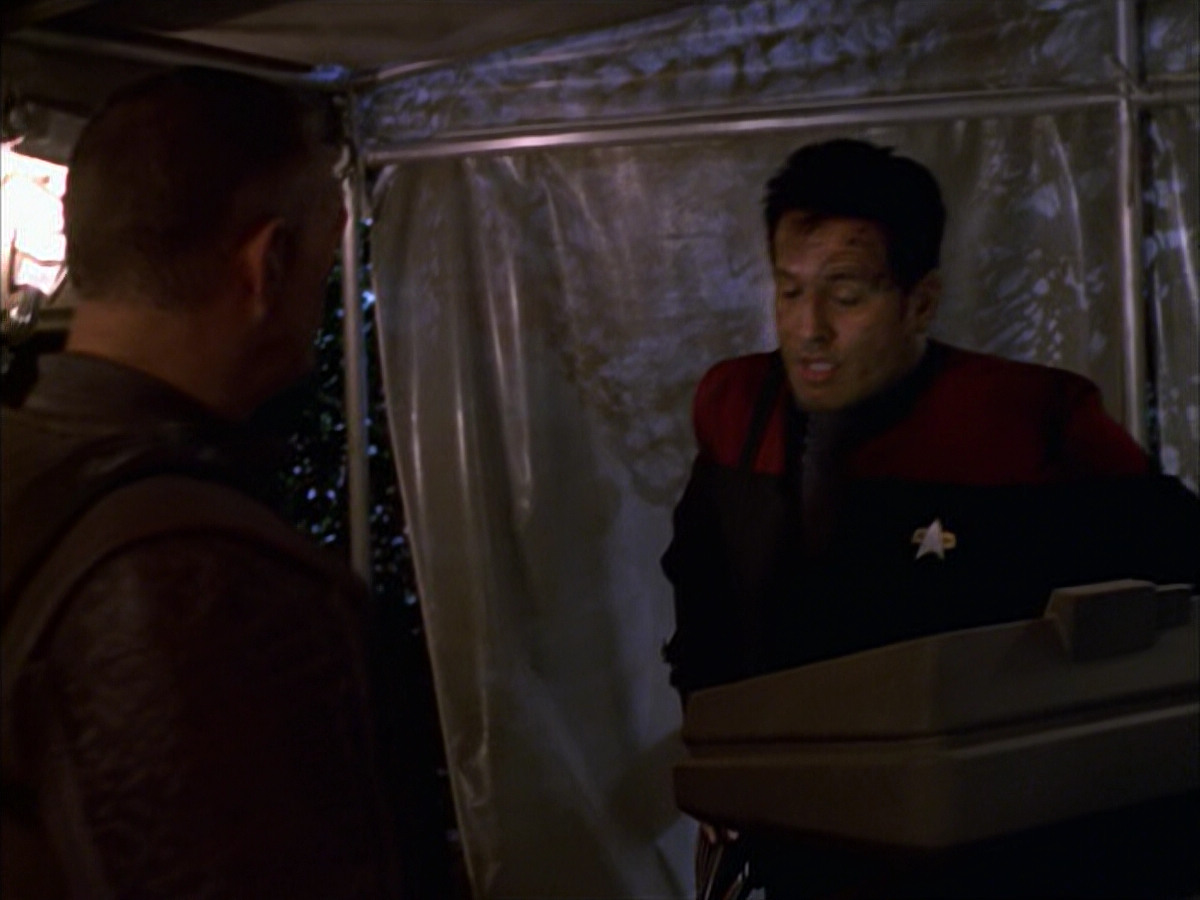 extant_StarTrek_VOY_6x14-Memorial_01555.jpg