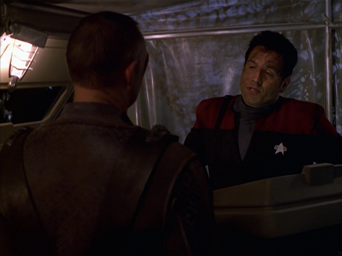 extant_StarTrek_VOY_6x14-Memorial_01557.jpg