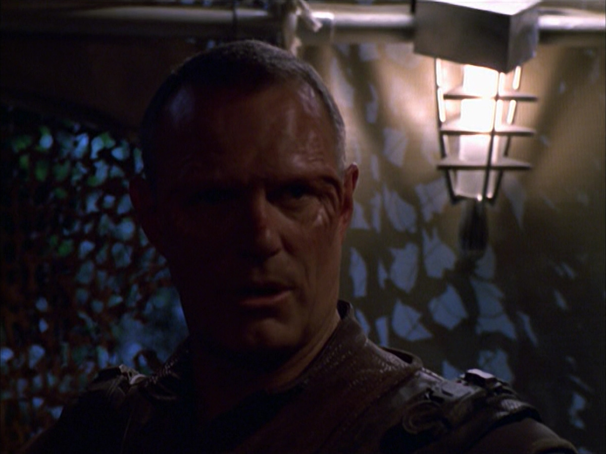 extant_StarTrek_VOY_6x14-Memorial_01561.jpg