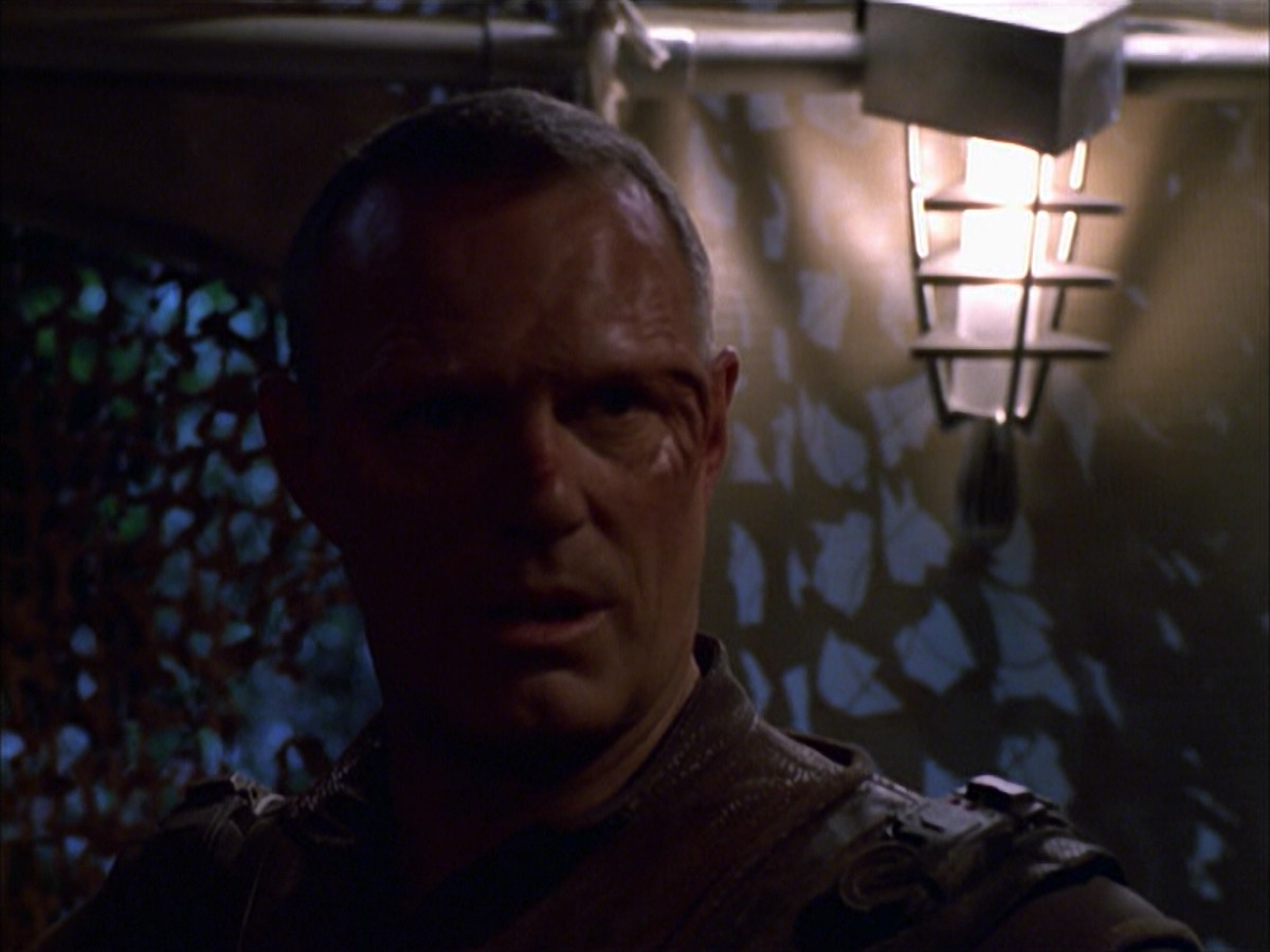 extant_StarTrek_VOY_6x14-Memorial_01562.jpg