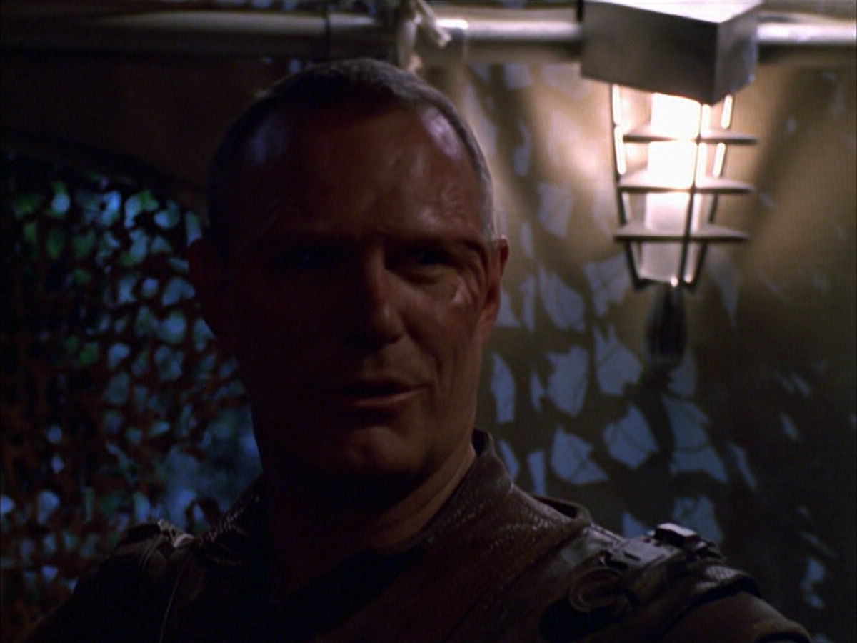 extant_StarTrek_VOY_6x14-Memorial_01583.jpg