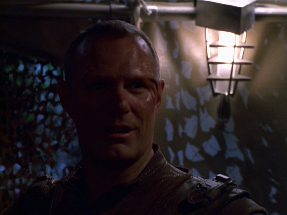 extant_StarTrek_VOY_6x14-Memorial_01586.jpg