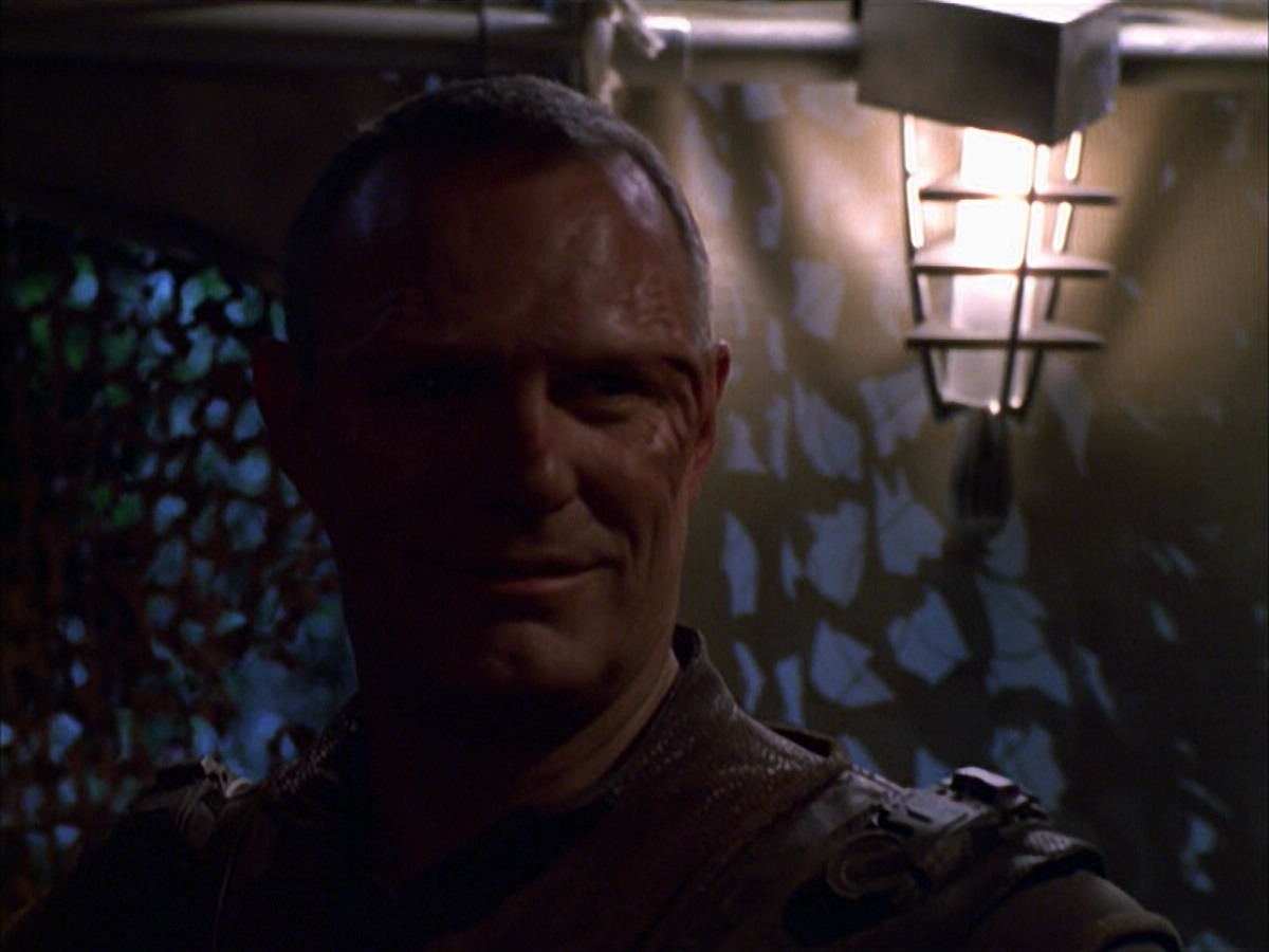 extant_StarTrek_VOY_6x14-Memorial_01587.jpg