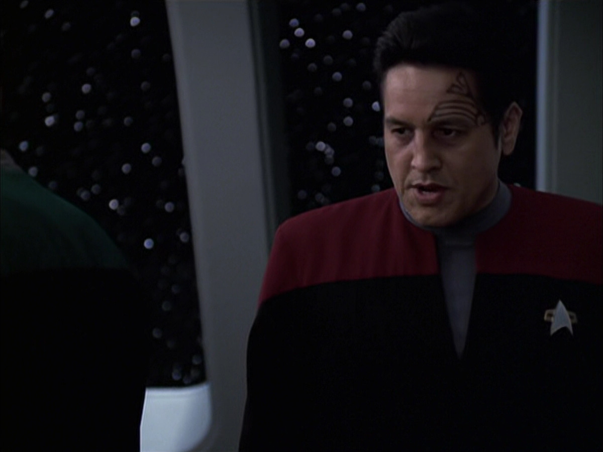 extant_StarTrek_VOY_6x14-Memorial_01595.jpg