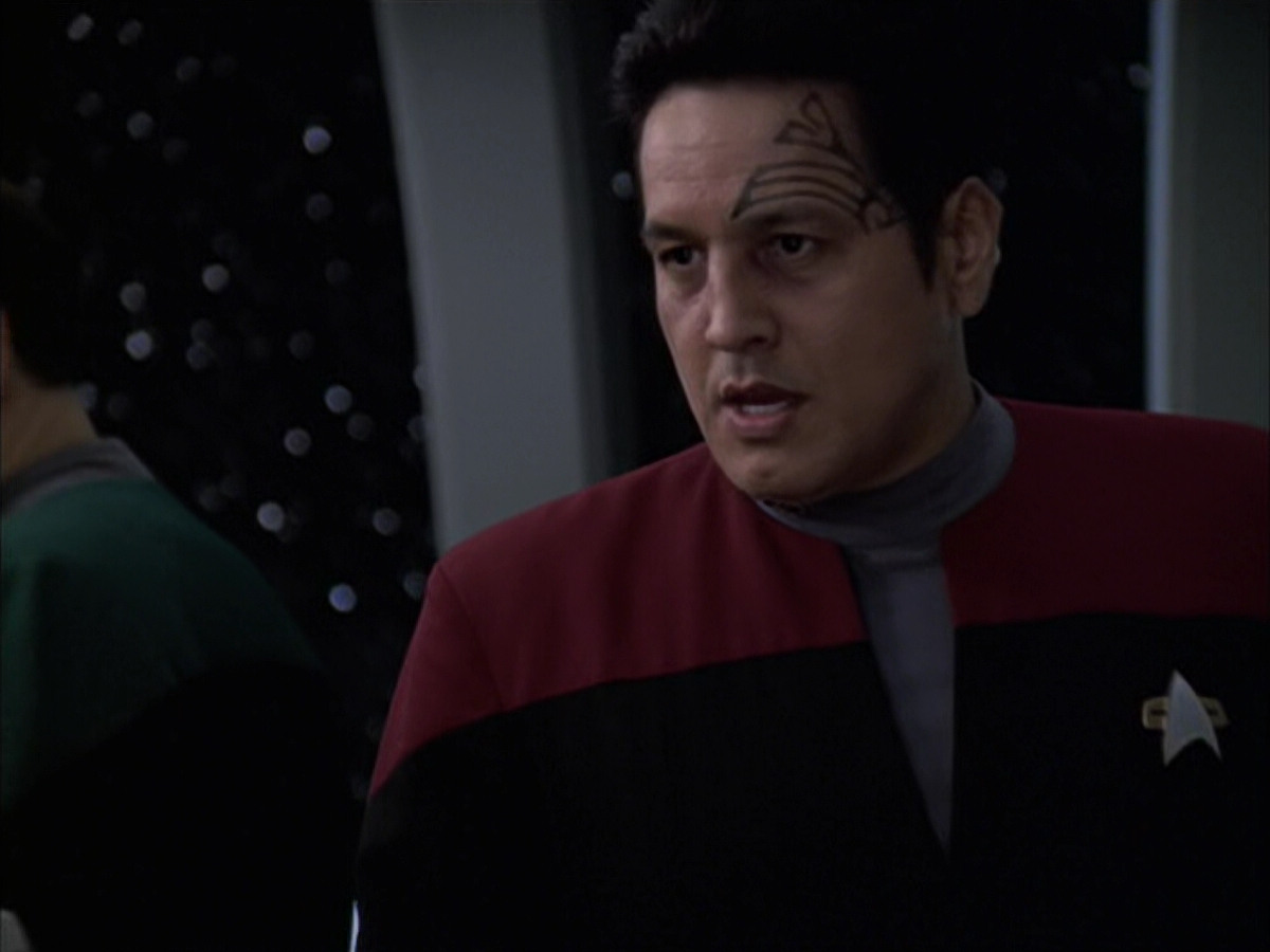 extant_StarTrek_VOY_6x14-Memorial_01596.jpg