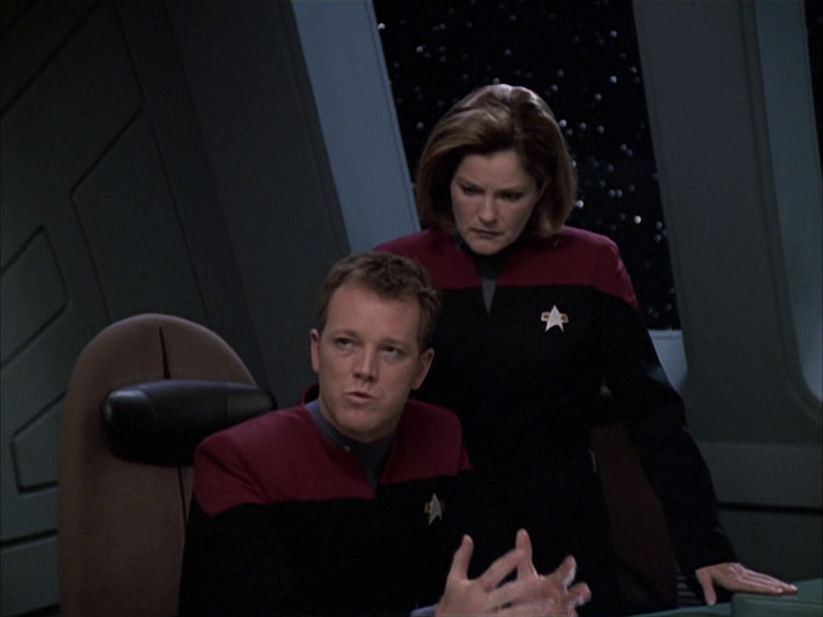 extant_StarTrek_VOY_6x14-Memorial_01624.jpg