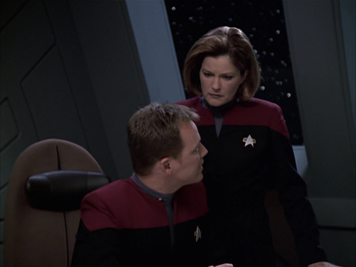 extant_StarTrek_VOY_6x14-Memorial_01626.jpg