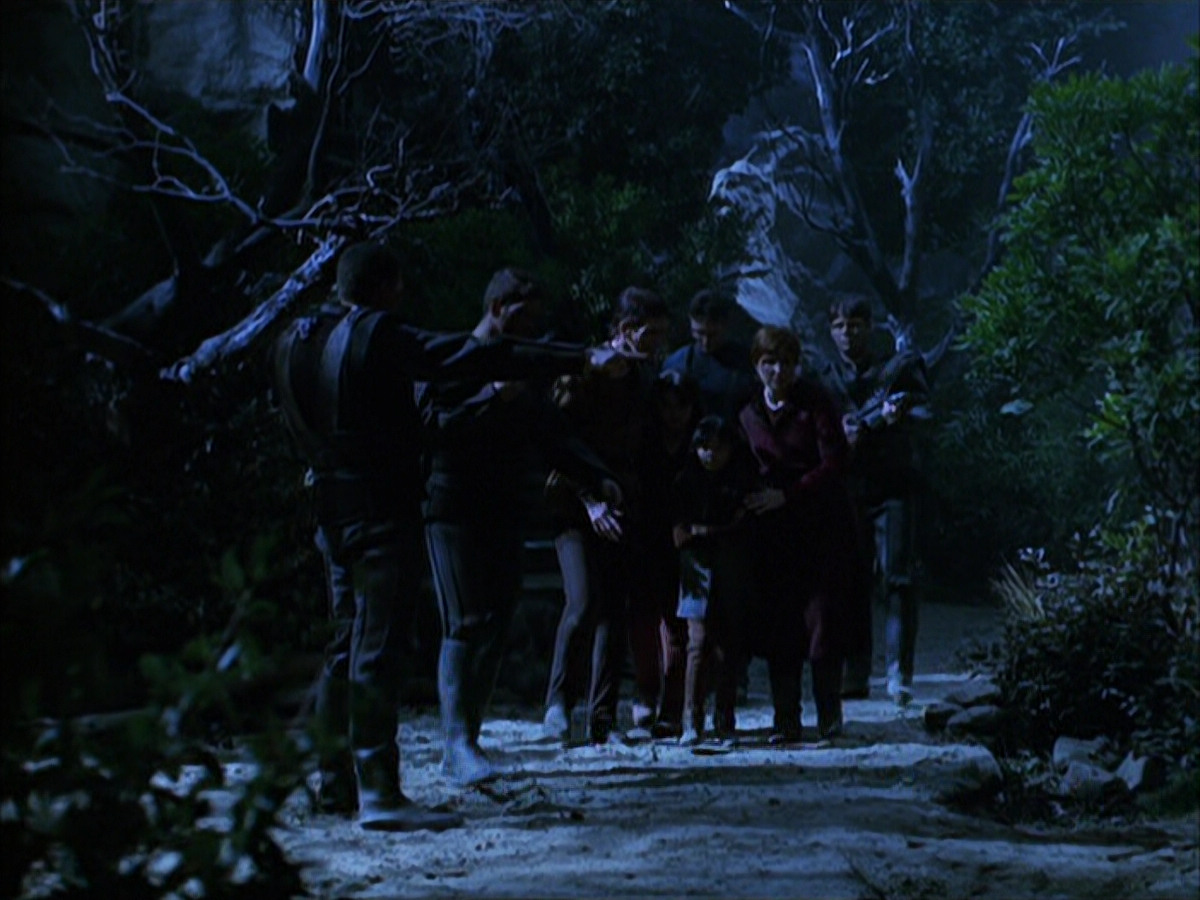 extant_StarTrek_VOY_6x14-Memorial_01629.jpg