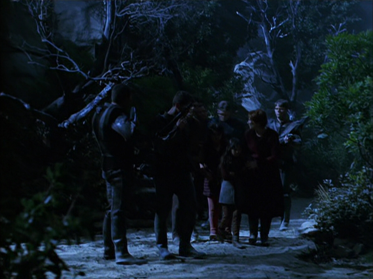 extant_StarTrek_VOY_6x14-Memorial_01630.jpg