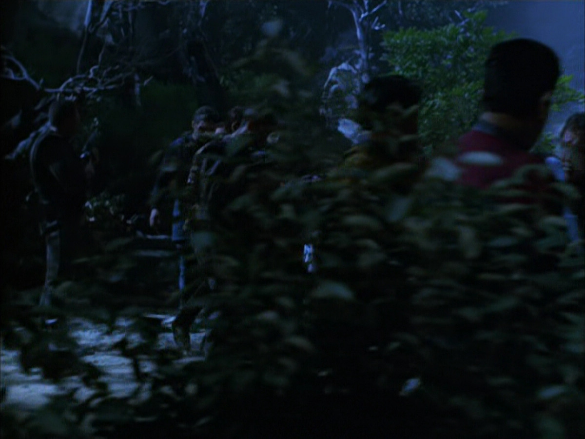 extant_StarTrek_VOY_6x14-Memorial_01633.jpg