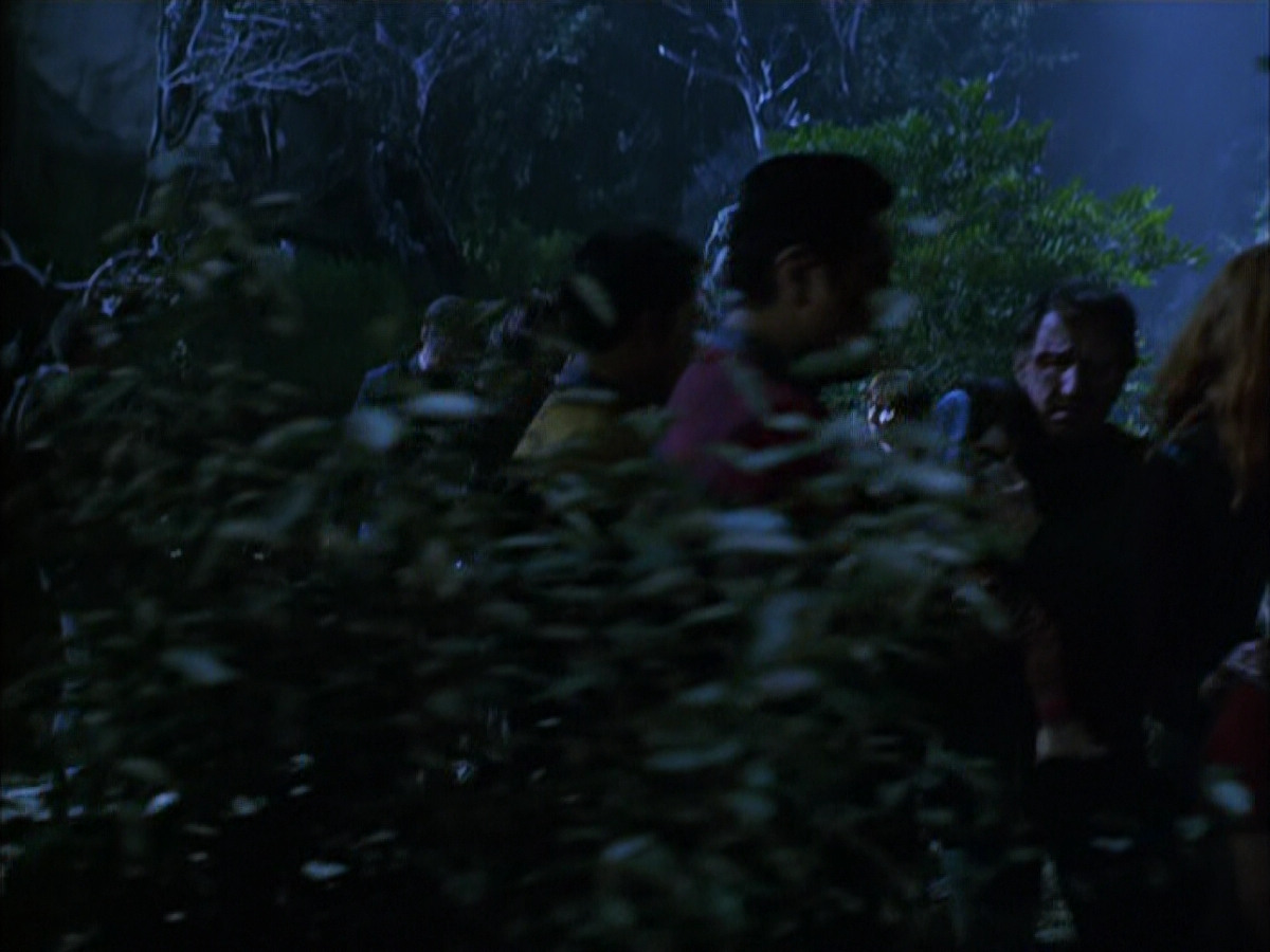 extant_StarTrek_VOY_6x14-Memorial_01634.jpg