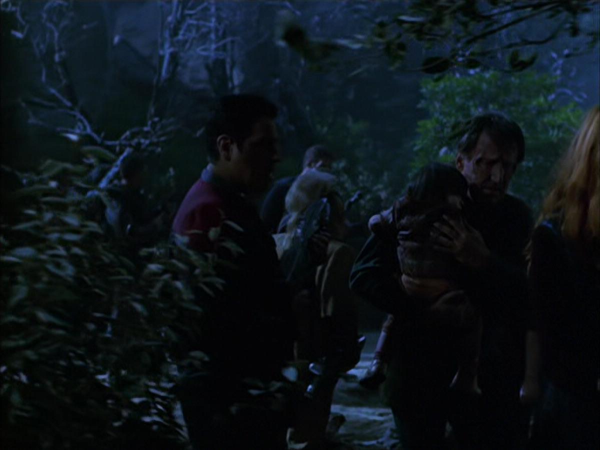 extant_StarTrek_VOY_6x14-Memorial_01636.jpg