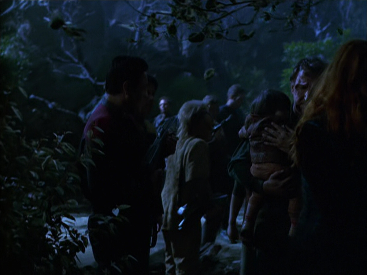 extant_StarTrek_VOY_6x14-Memorial_01637.jpg