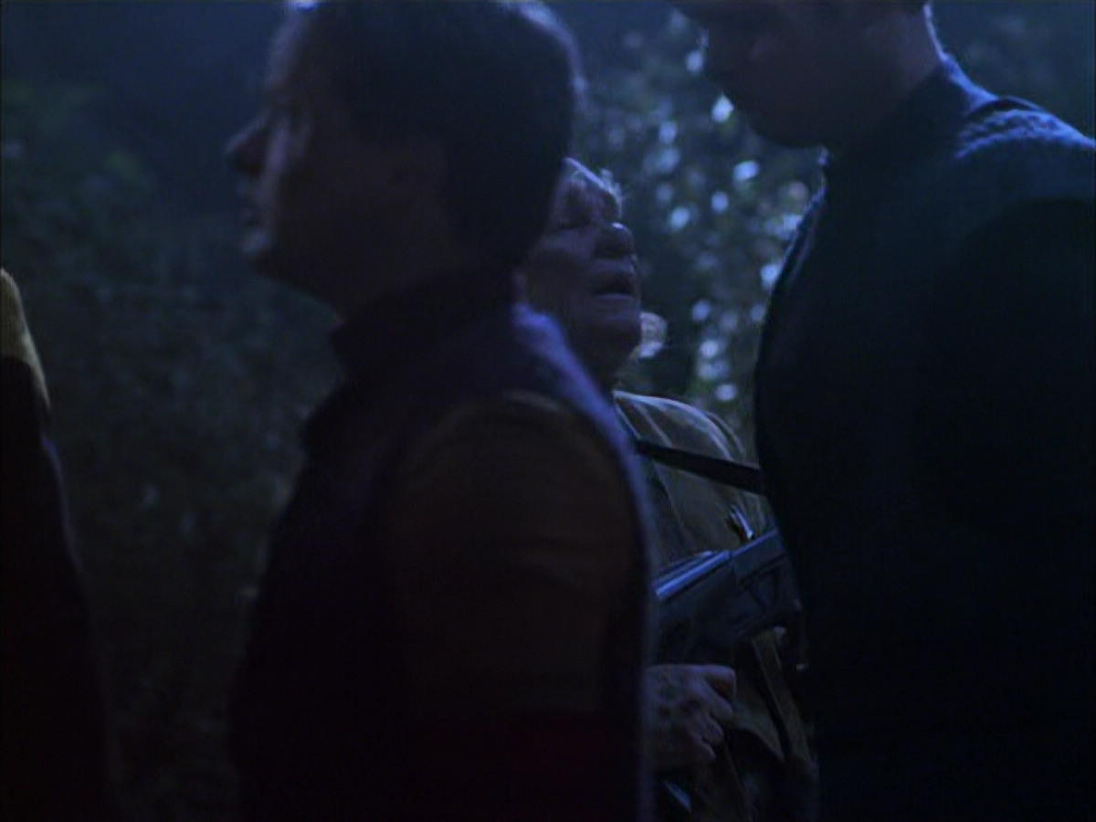 extant_StarTrek_VOY_6x14-Memorial_01643.jpg