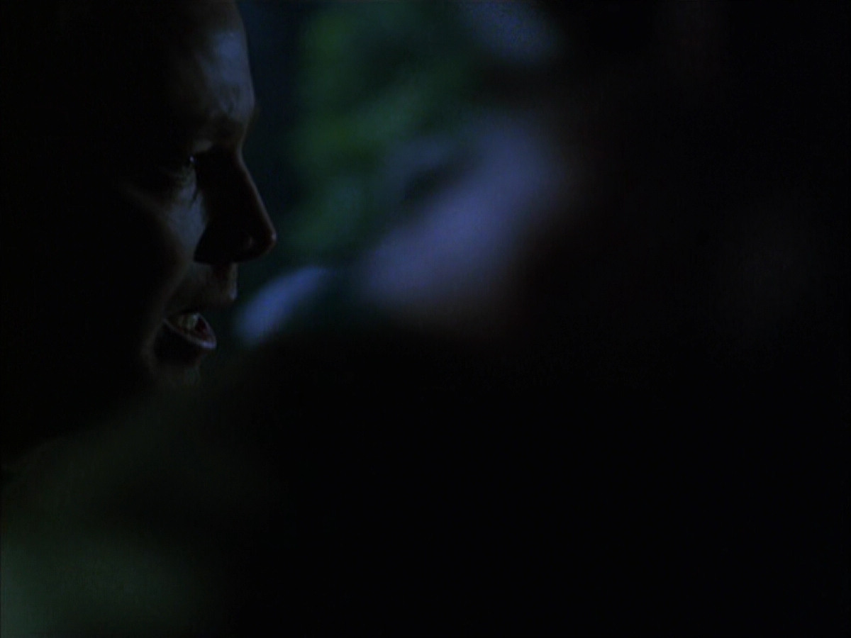 extant_StarTrek_VOY_6x14-Memorial_01650.jpg