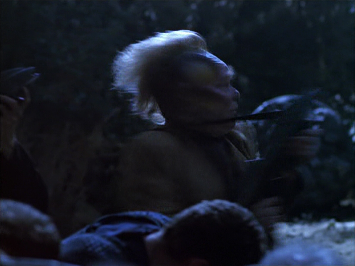 extant_StarTrek_VOY_6x14-Memorial_01660.jpg
