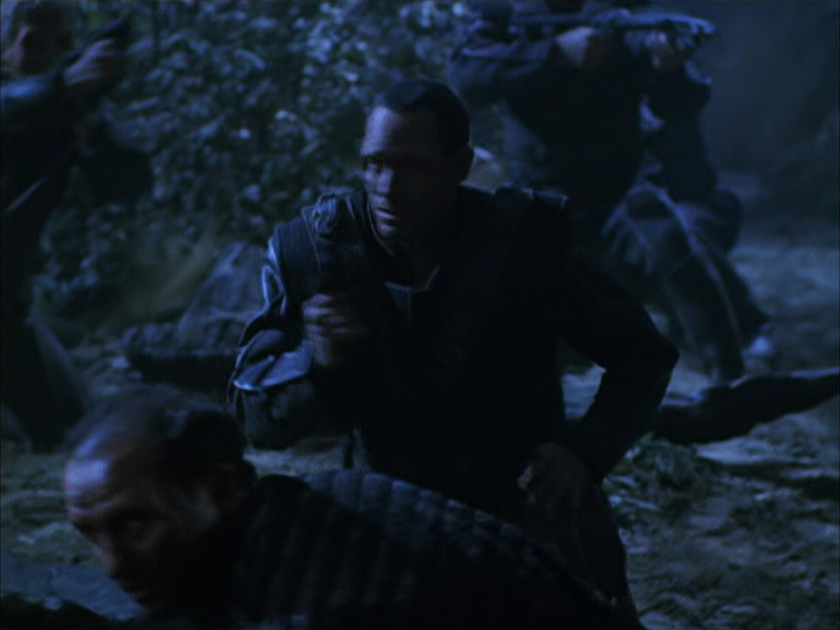 extant_StarTrek_VOY_6x14-Memorial_01663.jpg