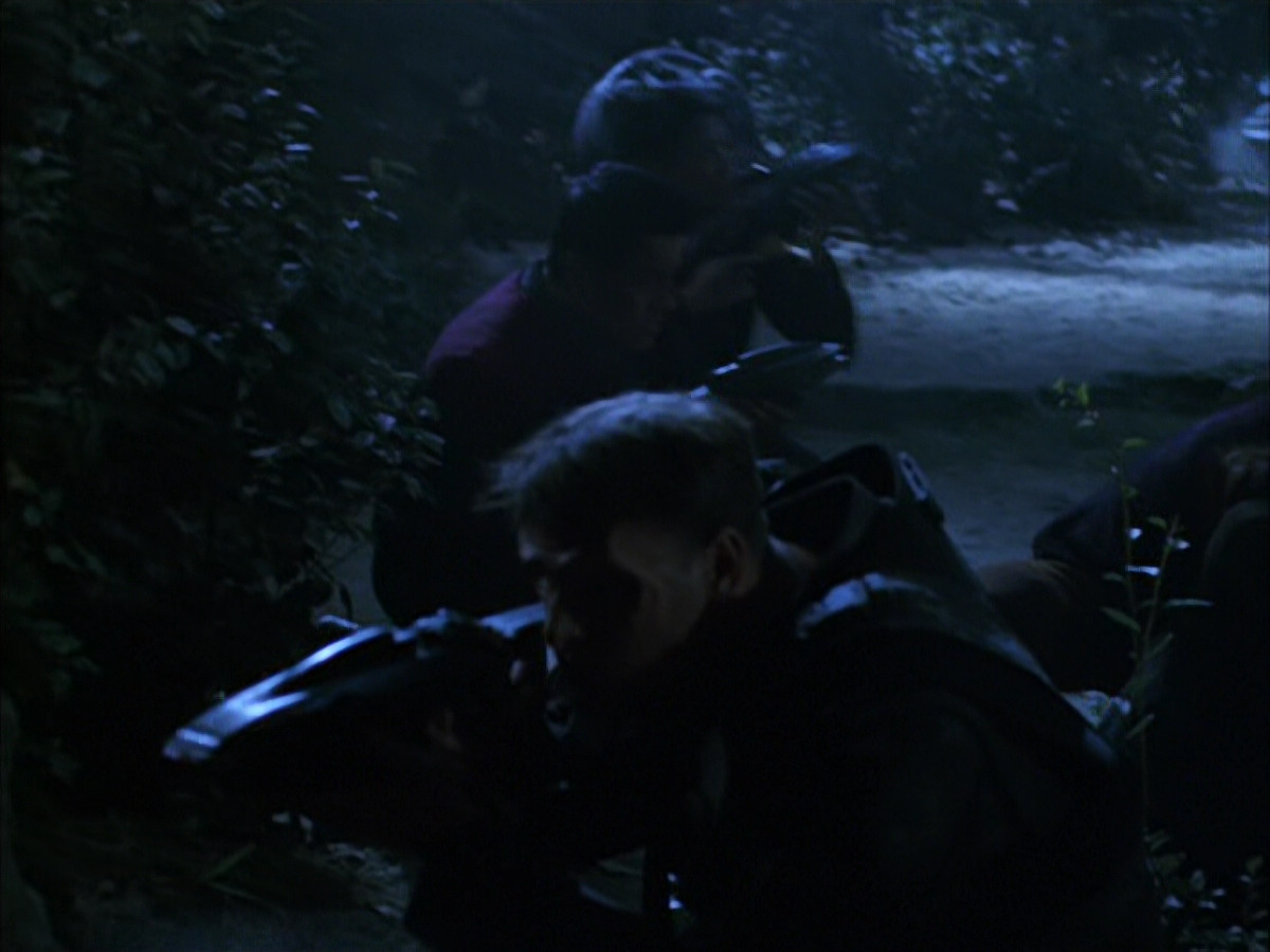 extant_StarTrek_VOY_6x14-Memorial_01665.jpg