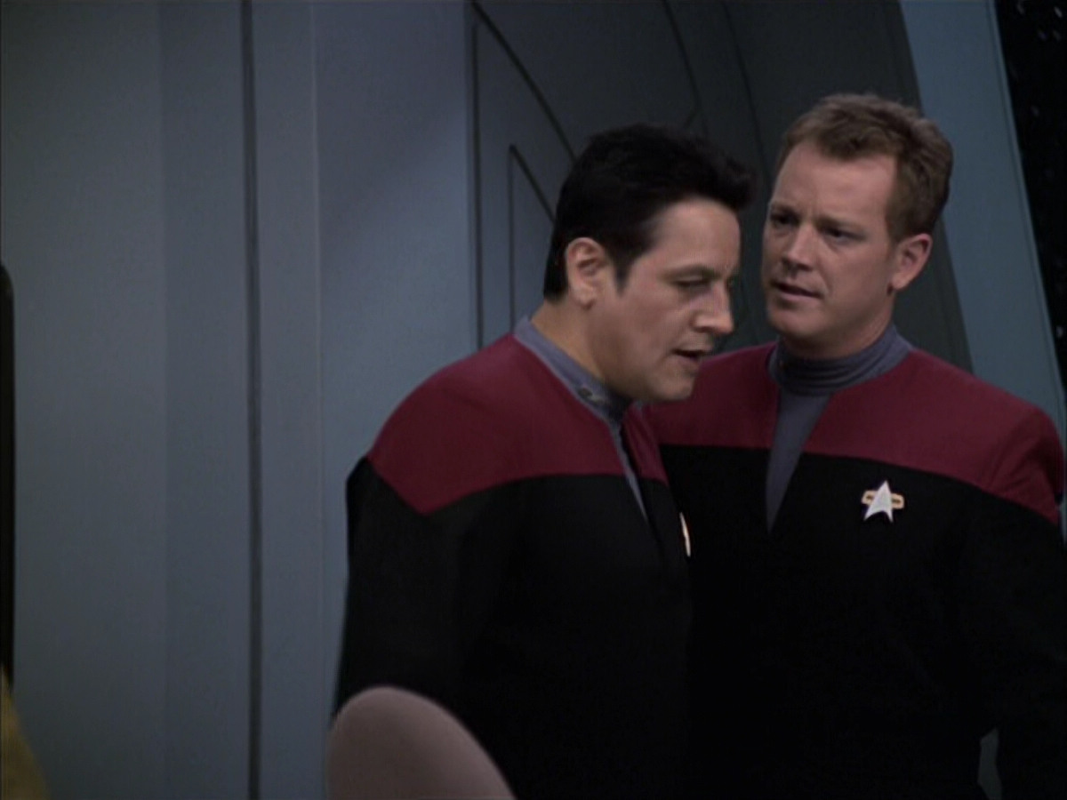 extant_StarTrek_VOY_6x14-Memorial_01680.jpg