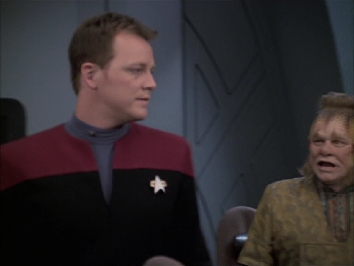 extant_StarTrek_VOY_6x14-Memorial_01685.jpg