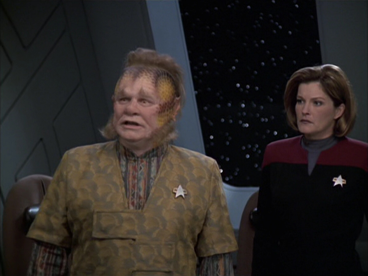 extant_StarTrek_VOY_6x14-Memorial_01688.jpg