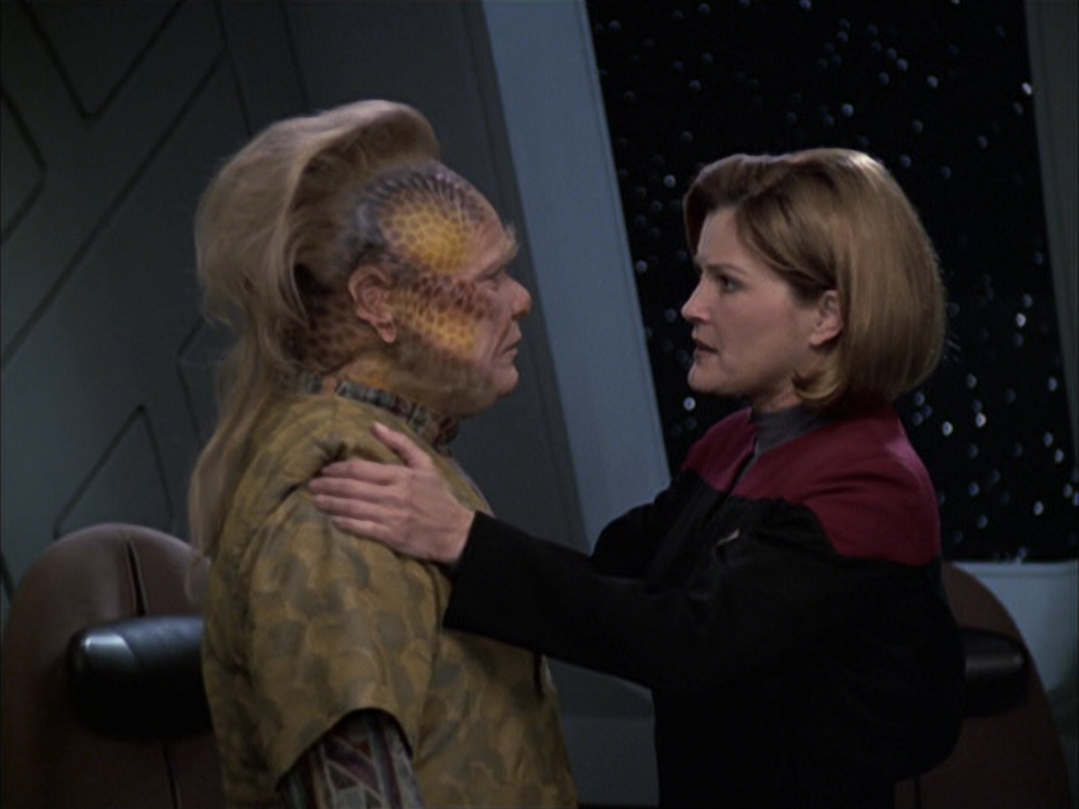 extant_StarTrek_VOY_6x14-Memorial_01692.jpg