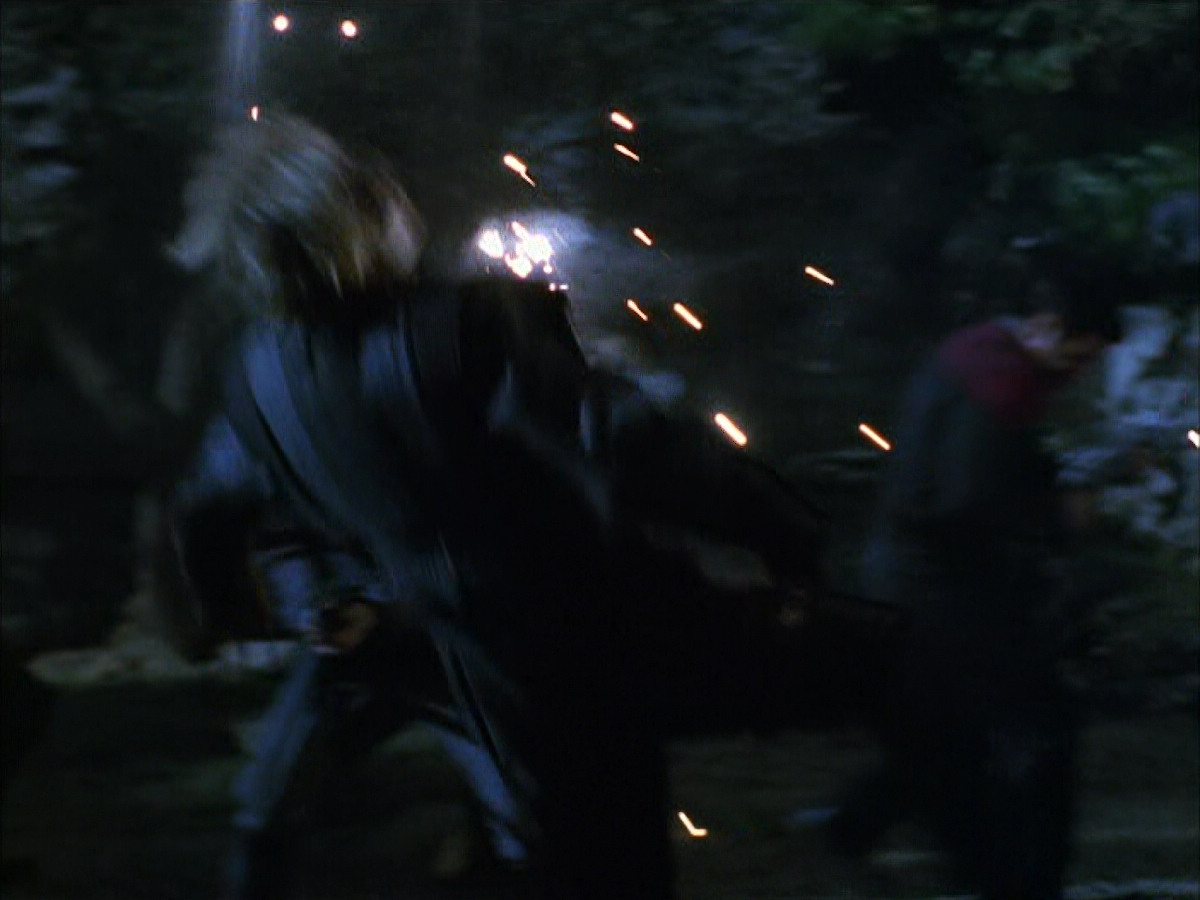 extant_StarTrek_VOY_6x14-Memorial_01699.jpg