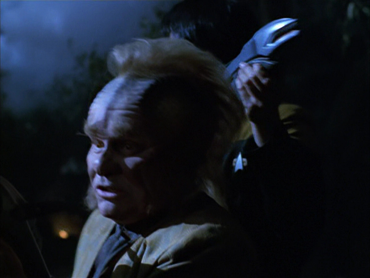 extant_StarTrek_VOY_6x14-Memorial_01709.jpg