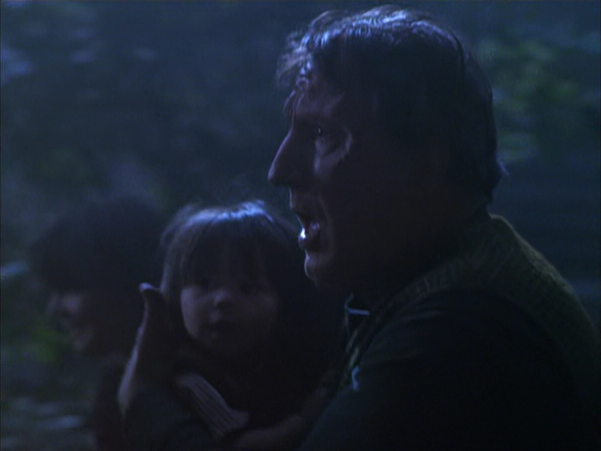 extant_StarTrek_VOY_6x14-Memorial_01725.jpg