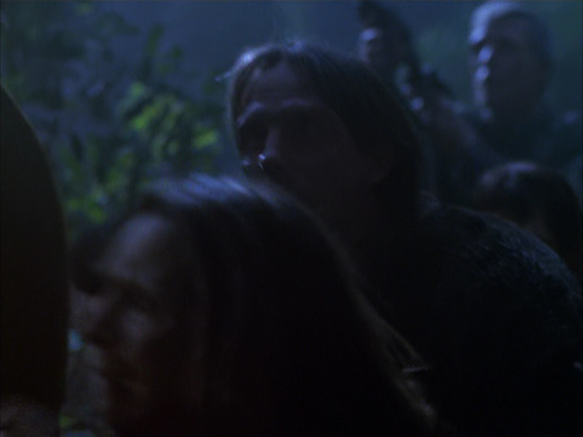 extant_StarTrek_VOY_6x14-Memorial_01727.jpg