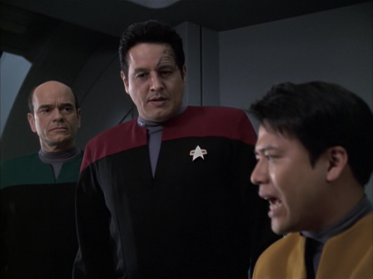 extant_StarTrek_VOY_6x14-Memorial_01751.jpg