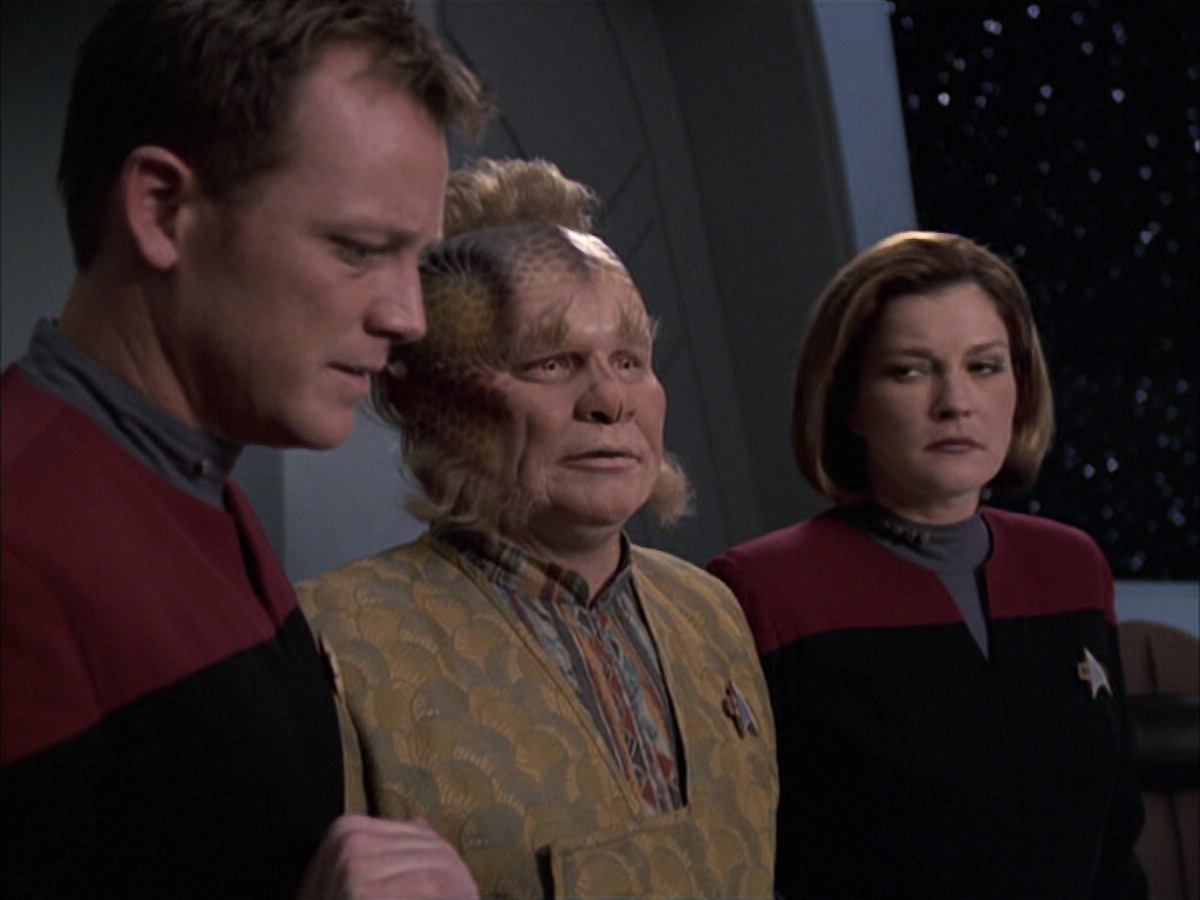 extant_StarTrek_VOY_6x14-Memorial_01756.jpg