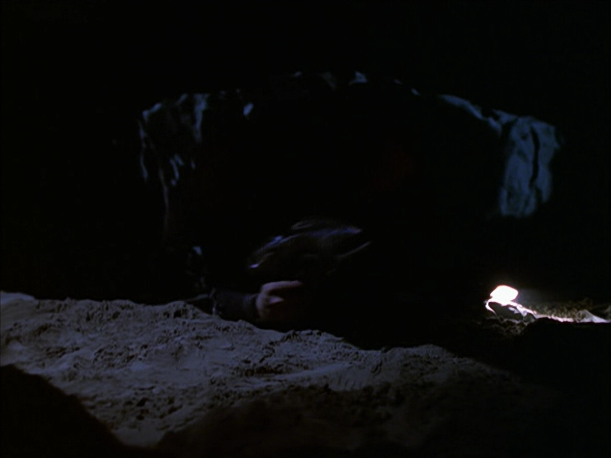 extant_StarTrek_VOY_6x14-Memorial_01778.jpg