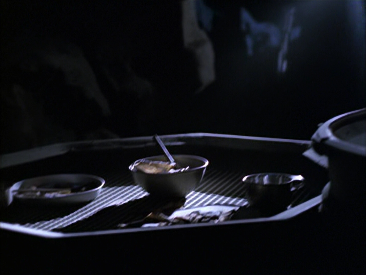 extant_StarTrek_VOY_6x14-Memorial_01816.jpg