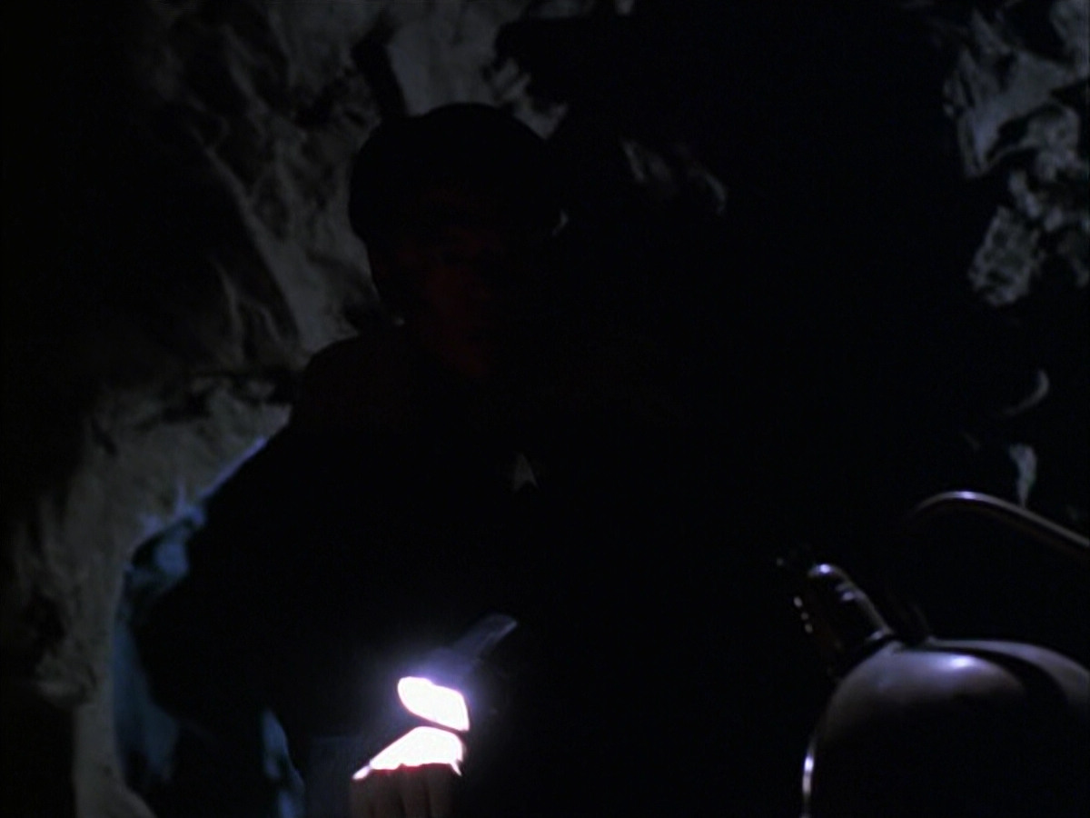 extant_StarTrek_VOY_6x14-Memorial_01821.jpg