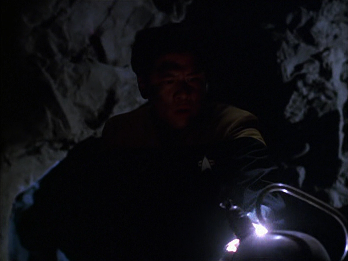 extant_StarTrek_VOY_6x14-Memorial_01823.jpg