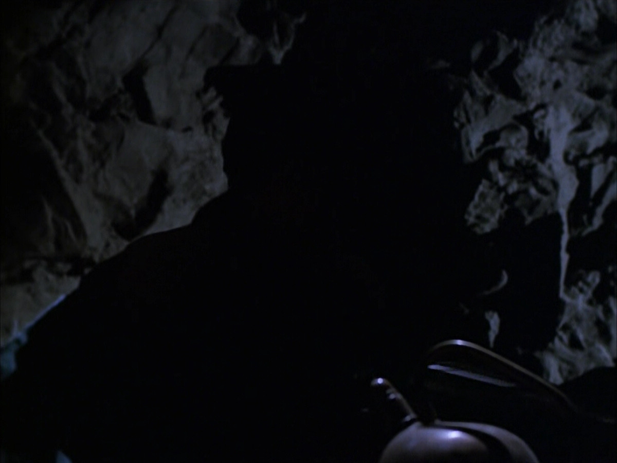 extant_StarTrek_VOY_6x14-Memorial_01826.jpg