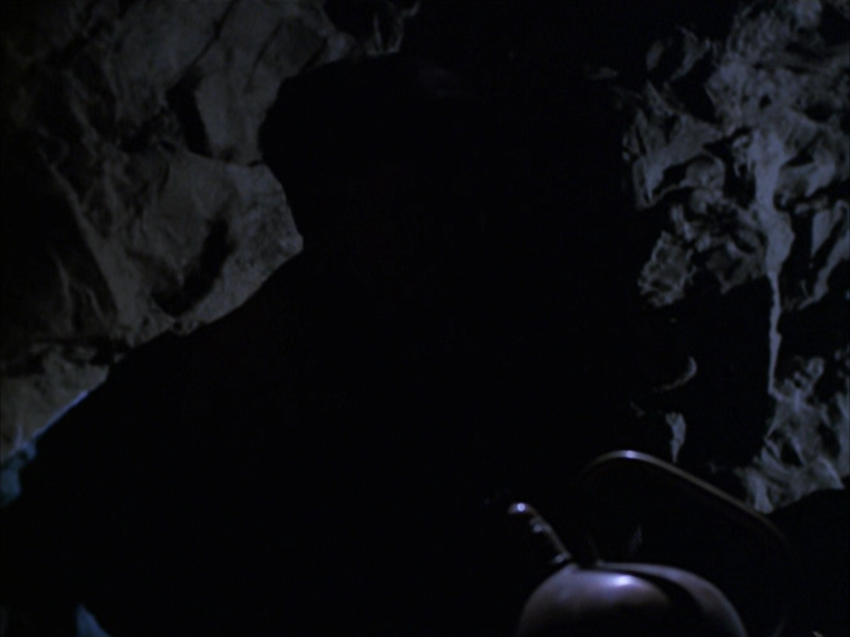 extant_StarTrek_VOY_6x14-Memorial_01827.jpg