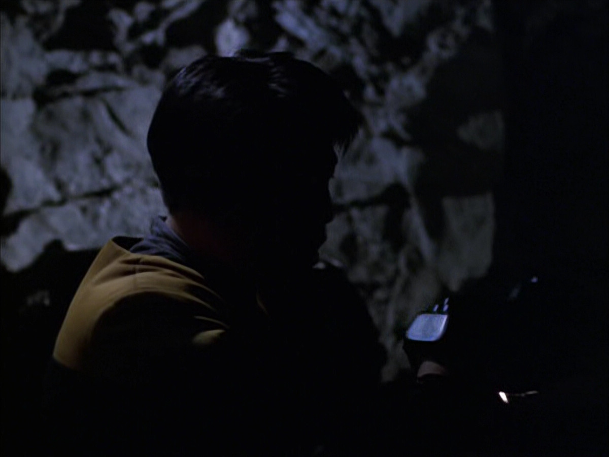 extant_StarTrek_VOY_6x14-Memorial_01834.jpg