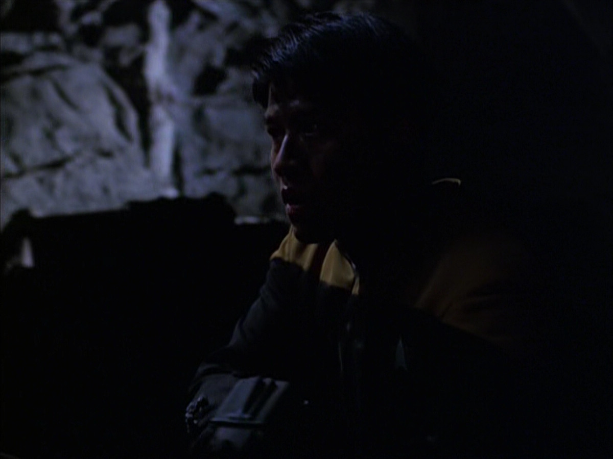 extant_StarTrek_VOY_6x14-Memorial_01837.jpg