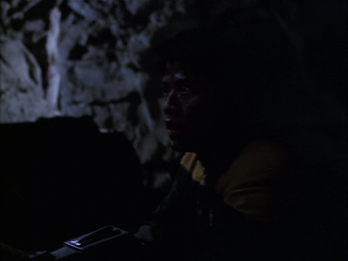 extant_StarTrek_VOY_6x14-Memorial_01838.jpg