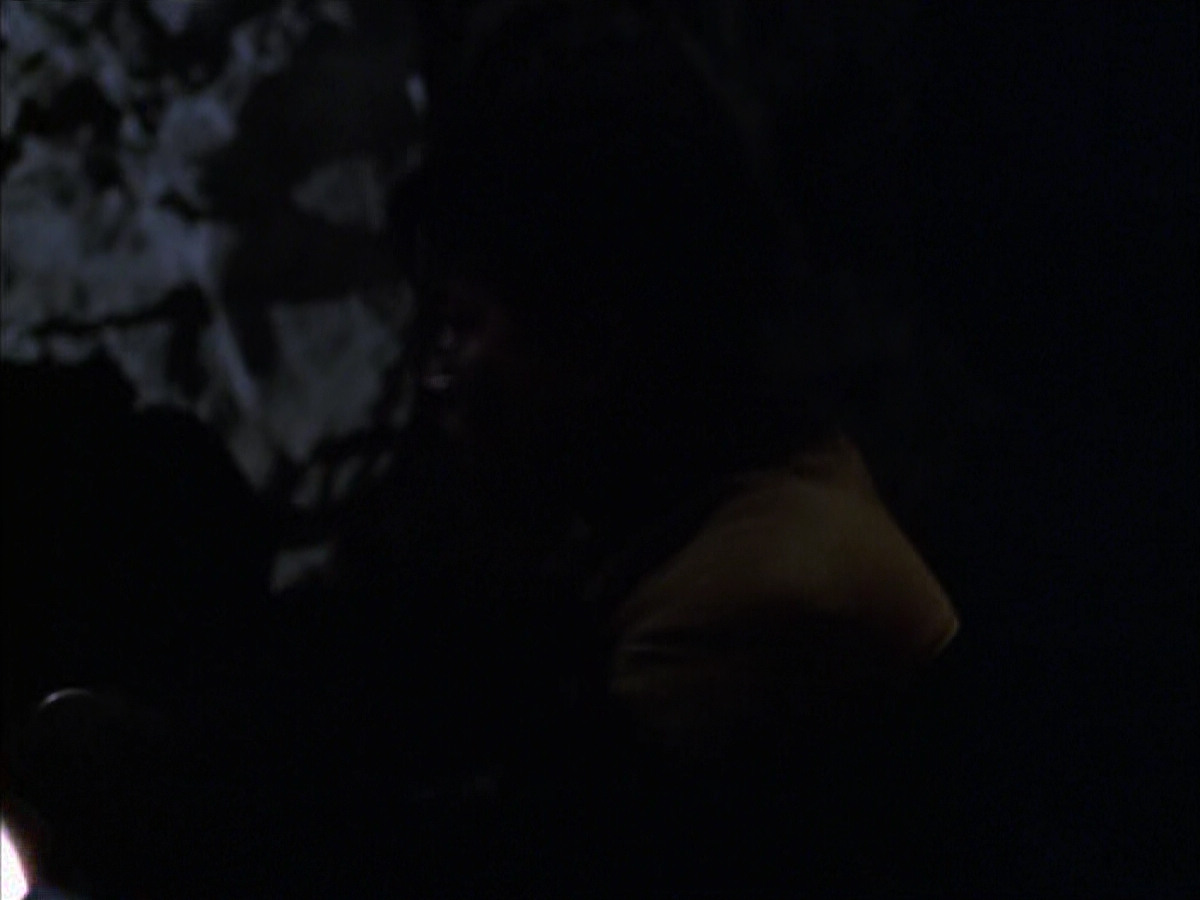 extant_StarTrek_VOY_6x14-Memorial_01840.jpg