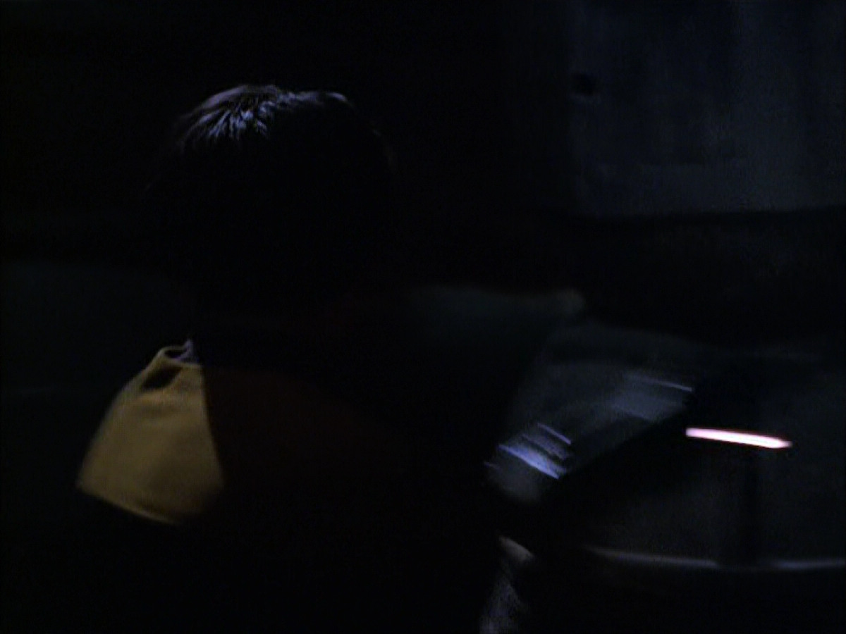extant_StarTrek_VOY_6x14-Memorial_01845.jpg