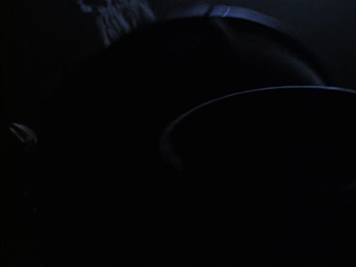 extant_StarTrek_VOY_6x14-Memorial_01847.jpg