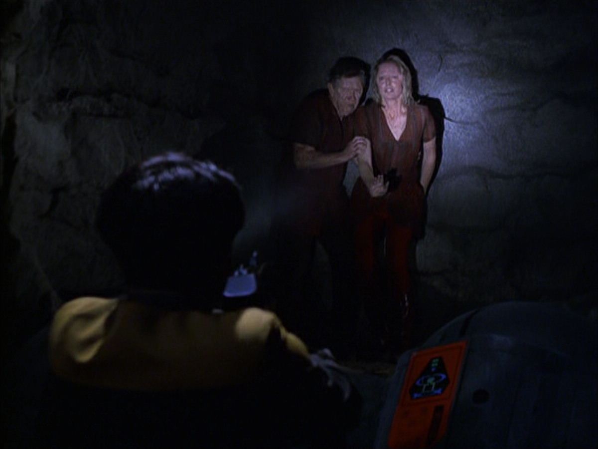 extant_StarTrek_VOY_6x14-Memorial_01853.jpg